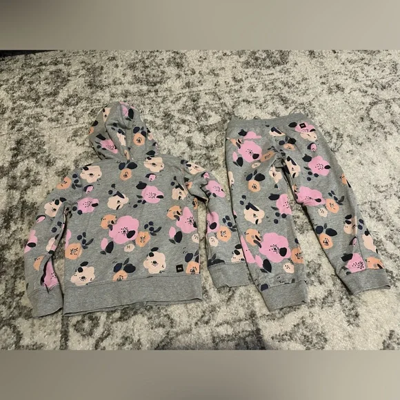 Tea Collection sweatsuit outfit. Floral. Size 4T. - Picture 5 of 6